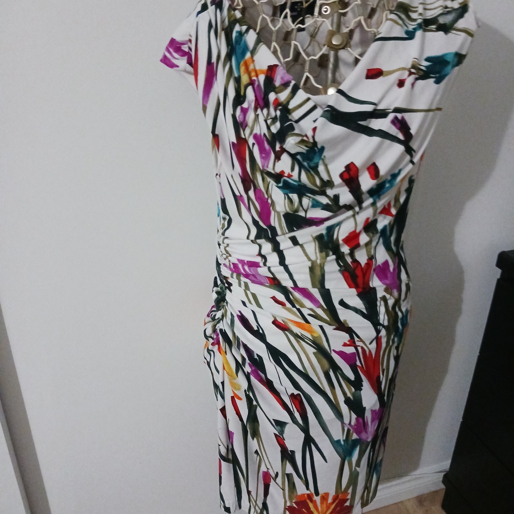 Ronni Nicole White Floral-Print V-Neck Ruched Midi Dress